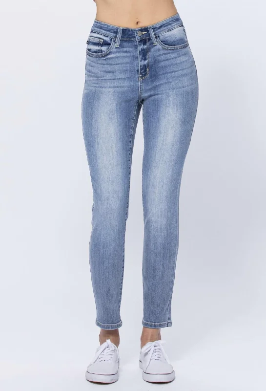 Elizabeth Slim Fit Jeans In Light Bleach Wash